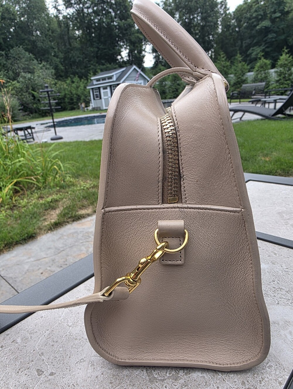 Pre-loved authentic YSL Cabas Baby Monogram Saint Laurent Beige Bag - Picture 5 of 17